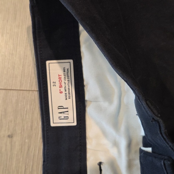 NWT Gap 6 Inch Shorts - Picture 2 of 4